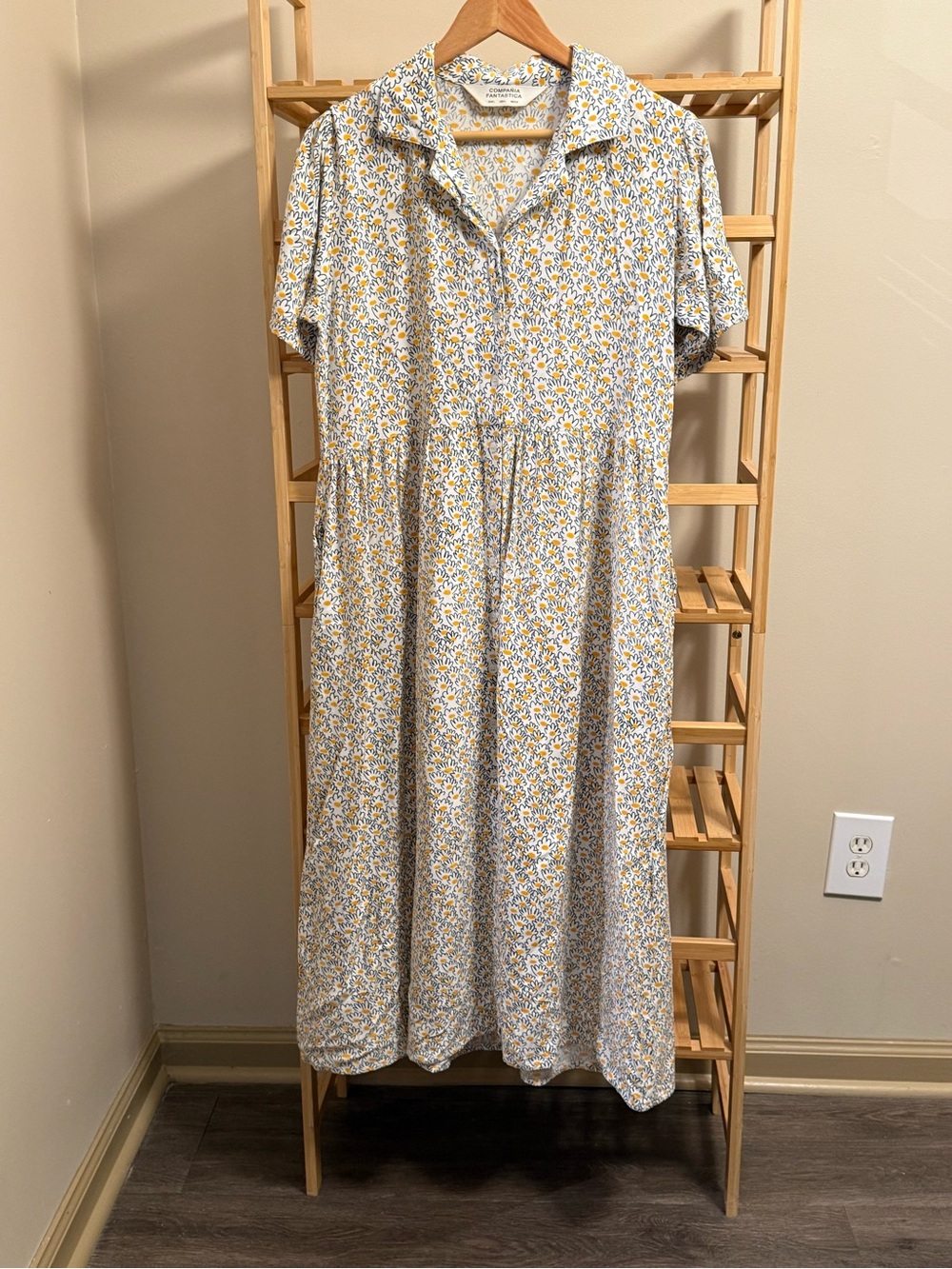 Compañía Fantástica White & Yellow Floral Dress